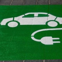 Ajuda para o casal sonhar com o carro elétrico